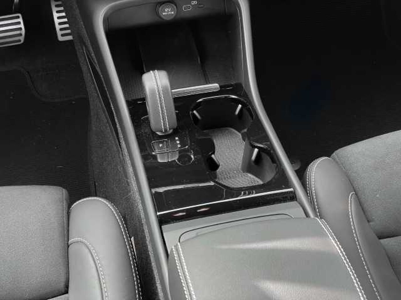 Volvo  Plus Recharge Pure Electric AWD P8 Twin Allrad AHK digitales Cockpit Soundsystem
