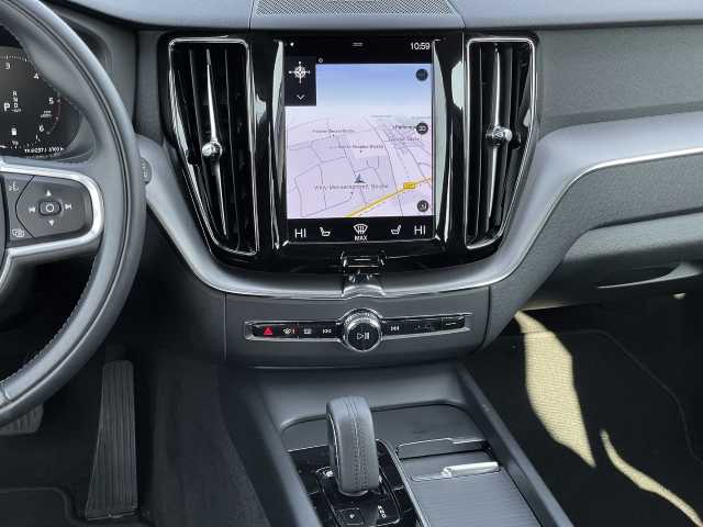 Volvo  Momentum Pro AWD B4 Diesel EU6d Allrad StandHZG Navi digitales Cockpit Soundsyst