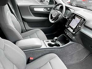 Volvo  Momentum Pro 2WD T3 EU6d AHK Navi digitales Cockpit Soundsystem LED Kurvenlicht
