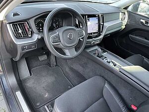 Volvo  Momentum Pro AWD B4 Diesel EU6d Allrad StandHZG Navi digitales Cockpit Soundsyst